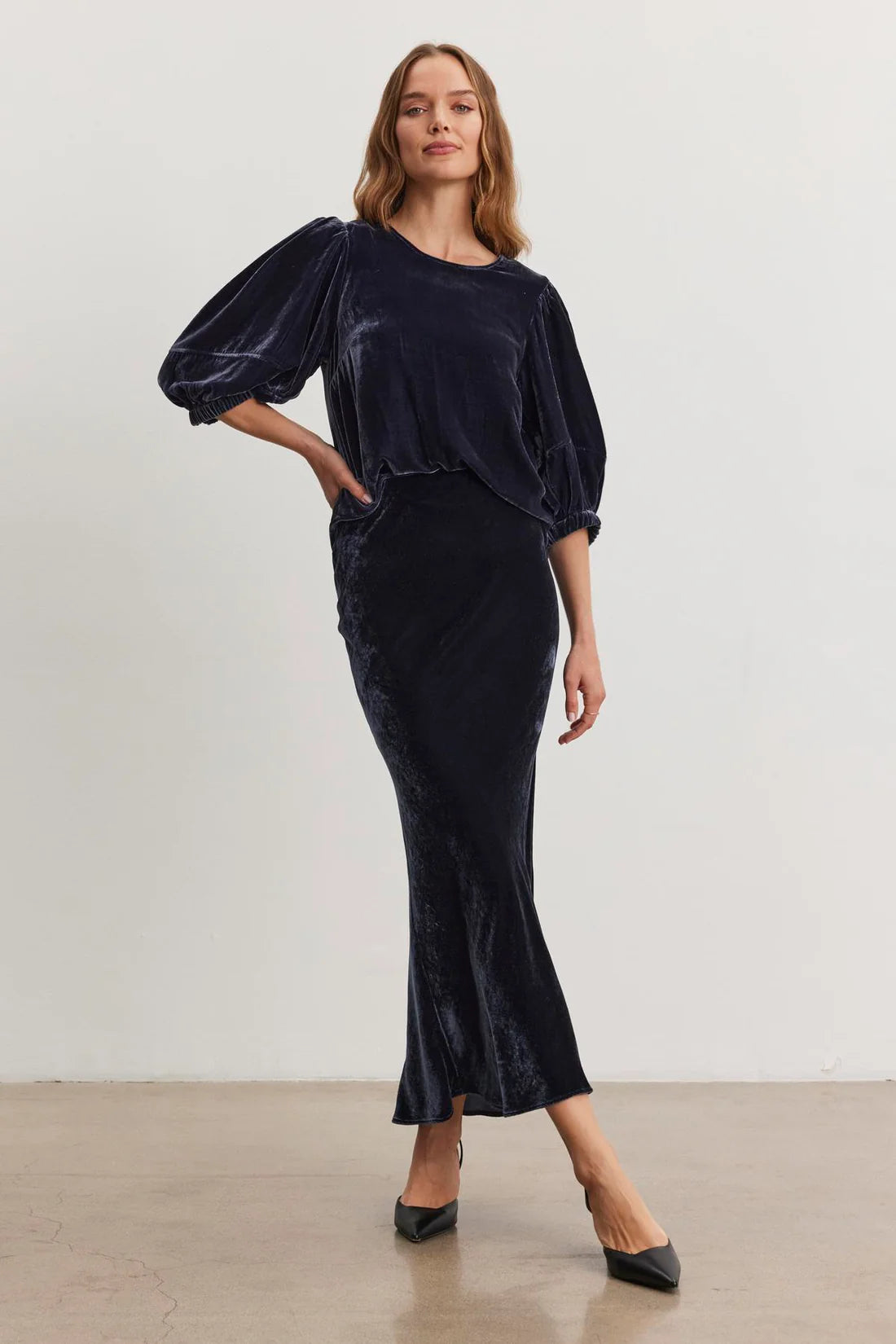 EZA SILK VELVET SKIRT IN NAVY